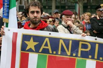 'Siamo oltre 70mila', corteo a Milano Brigata ebraica contestata 'Siamo oltre 70mila', corteo a Milano Brigata ebraica contestata