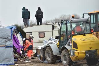 Migranti, Hollande: Smantellamento 'Giungla' di Calais entro fine 2016 Migranti, Hollande: Smantellamento 'Giungla' di Calais entro fine 2016