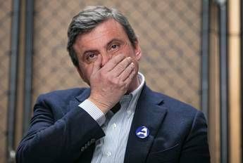 Calenda-Sardine, scontro sui social