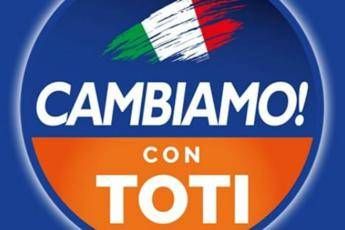 Toti presenta il simbolo di 'Cambiamo' Toti presenta il simbolo di 'Cambiamo'