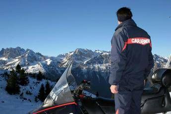 Sciatore finisce contro albero e muore in Alta Badia