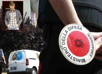 Carabiniere spara e uccide un 17enne. Rivolta a Napoli, distrutte auto della polizia Carabiniere spara e uccide un 17enne. Rivolta a Napoli, distrutte auto della polizia