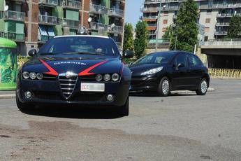 Caserta, uccide la moglie nel letto e poi si lancia dal balcone Caserta, uccide la moglie nel letto e poi si lancia dal balcone