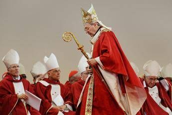 Cardinale Pell, il Papa lo congeda per difendersi Cardinale Pell, il Papa lo congeda per difendersi