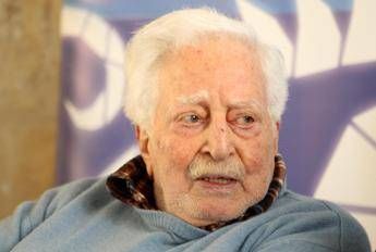 Addio a Carlo Croccolo, la spalla di Totò Addio a Carlo Croccolo, la spalla di Totò