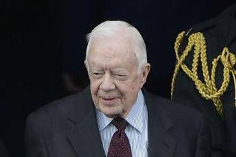 Jimmy Carter cade in casa e si frattura il bacino Jimmy Carter cade in casa e si frattura il bacino