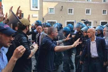 Manifestazione Casapound contro lo Ius Soli, scontri al Senato Manifestazione Casapound contro lo Ius Soli, scontri al Senato