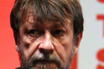 Migranti, Casarini: Governo blocca tutte le navi, decida da che parte stare Migranti, Casarini: Governo blocca tutte le navi, decida da che parte stare