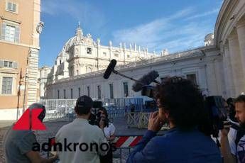 Emanuela Orlandi, iniziata l'apertura delle due tombe in Vaticano Emanuela Orlandi, iniziata l'apertura delle due tombe in Vaticano