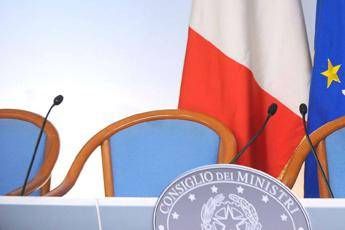 Coronavirus, domani Cdm: sanzioni per chi infrange regole Coronavirus, domani Cdm: sanzioni per chi infrange regole