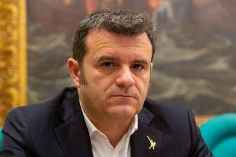 Coronavirus, Centinaio: Da Renzi provocazione della disperazione Coronavirus, Centinaio: Da Renzi provocazione della disperazione