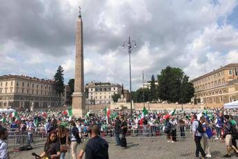 Centrodestra in piazza scommette su unità e dimentica il 2 giugno Centrodestra in piazza scommette su unità e dimentica il 2 giugno