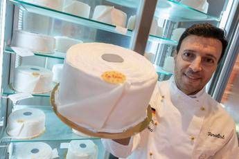 Torte a forma di carta igienica, gelataio italiano spopola in Germania