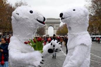 Clima, storico accordo alla conferenza di Parigi Clima, storico accordo alla conferenza di Parigi
