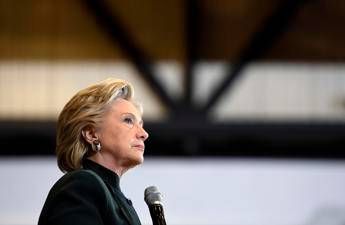 Mailgate, Fbi riapre l'inchiesta su Clinton: Trump esulta Mailgate, Fbi riapre l'inchiesta su Clinton: Trump esulta