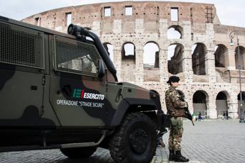 Difesa, 4,6 milioni di euro per aumento straordinari ai militari di 'Strade Sicure'