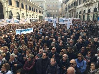 Cinquemila commercialisti in piazza a Roma: No al dl fiscale Cinquemila commercialisti in piazza a Roma: No al dl fiscale
