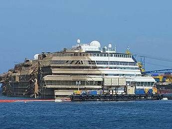 Concordia, fermi i lavori di rimozione. Osservatorio: Blocco non deciso da noi Concordia, fermi i lavori di rimozione. Osservatorio: Blocco non deciso da noi