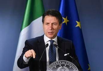 Conte: Non andrò a Bruxelles con libro dei sogni Conte: Non andrò a Bruxelles con libro dei sogni