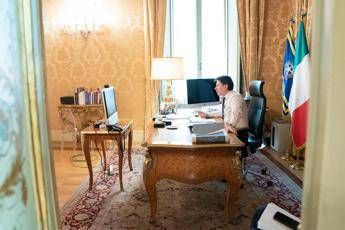Conte: Blocco totale e stop scuole continueranno Conte: Blocco totale e stop scuole continueranno
