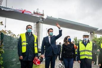 Nuovo ponte di Genova, Conte: E' l'Italia che sa rialzarsi Nuovo ponte di Genova, Conte: E' l'Italia che sa rialzarsi