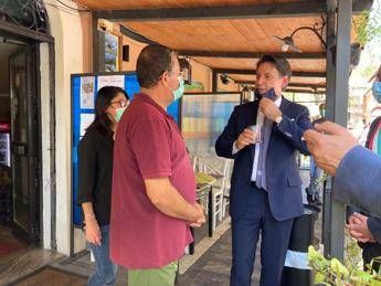Scuola, blitz a sorpresa di Conte a Norcia /VIDEO Scuola, blitz a sorpresa di Conte a Norcia /VIDEO