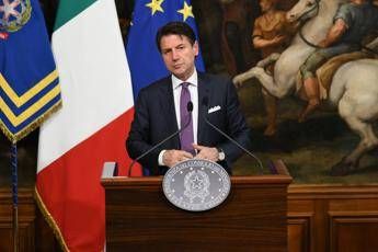 Conte: Fase 2 sarà convivenza con il virus Conte: Fase 2 sarà convivenza con il virus