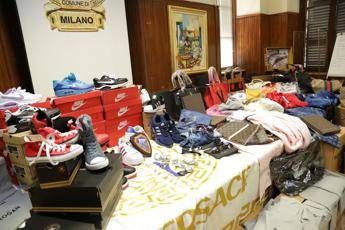 Contraffazione in crescita, 1 su 3 compra falso Contraffazione in crescita, 1 su 3 compra falso