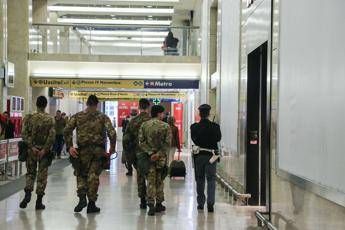 Più controlli in stazioni e aeroporti Più controlli in stazioni e aeroporti
