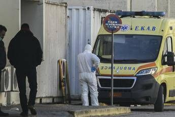 Covid Grecia, 21 deputati medici tornano a lavorare in ospedale Covid Grecia, 21 deputati medici tornano a lavorare in ospedale