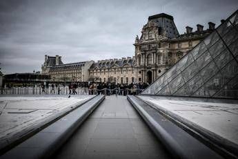 Coronavirus, il Louvre resta chiuso Coronavirus, il Louvre resta chiuso