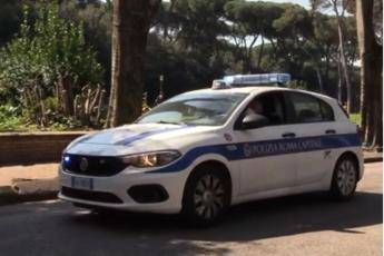 Coronavirus, restate a casa: il messaggio che risuona in strade Roma Coronavirus, restate a casa: il messaggio che risuona in strade Roma