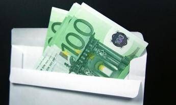 Non c'è solo la corruzione nei grandi appalti, una piccola impresa su tre paga tangenti Non c'è solo la corruzione nei grandi appalti, una piccola impresa su tre paga tangenti