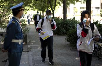 Coronavirus Cina, a scuola braccialetti 'intelligenti' per controllo temperatura