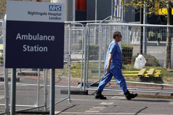 Covid, balzo contagi in Gran Bretagna: 1.522 in 24 ore e 12 morti