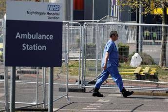 Coronavirus Gb, 964 morti e quasi 56mila casi Coronavirus Gb, 964 morti e quasi 56mila casi