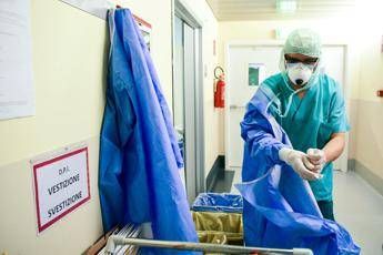 Coronavirus, brusca frenata ricoveri, 90% in meno dal 30 marzo Coronavirus, brusca frenata ricoveri, 90% in meno dal 30 marzo