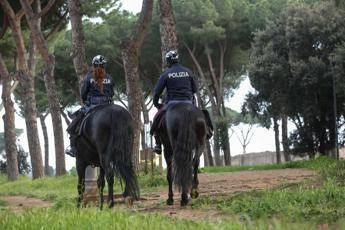 Coronavirus, a Roma c'è chi ha tentato di entrare al parco col paracadute Coronavirus, a Roma c'è chi ha tentato di entrare al parco col paracadute