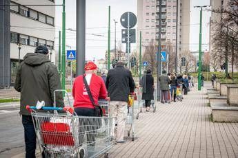 Coronavirus Lazio, da lunedì supermercati aperti fino alle 21.30 Coronavirus Lazio, da lunedì supermercati aperti fino alle 21.30
