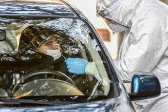 Covid, Bassetti: Il tampone non è un esame perfetto Covid, Bassetti: Il tampone non è un esame perfetto
