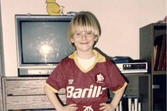 Il saluto di De Rossi ai tifosi: Nessuno mai vi amerà più di me Il saluto di De Rossi ai tifosi: Nessuno mai vi amerà più di me
