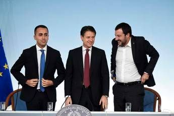 Conte, Salvini e Di Maio a cena insieme: vertice su sblocca cantieri Conte, Salvini e Di Maio a cena insieme: vertice su sblocca cantieri