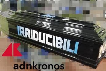 L'omaggio di tifosi e amici a Diabolik L'omaggio di tifosi e amici a Diabolik