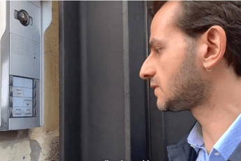 Consigliere M5S citofona a Lega: E' vero che qui ci sono 49 mln?/Video Consigliere M5S citofona a Lega: E' vero che qui ci sono 49 mln?/Video