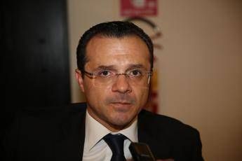Migranti, nuova fuga da Messina: ira del sindaco su Lamorgese Migranti, nuova fuga da Messina: ira del sindaco su Lamorgese