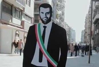 'Colpa di Decaro', rap spopola sui social 'Colpa di Decaro', rap spopola sui social