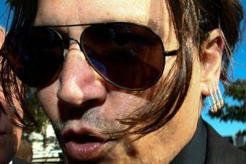 Castelli, yatch e chitarre: le spese pazze di Johnny Depp. E' sul lastrico Castelli, yatch e chitarre: le spese pazze di Johnny Depp. E' sul lastrico