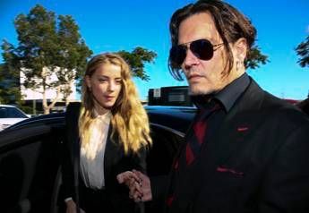Heard-Depp, i milioni del divorzio andranno a donne maltrattate e bimbi malati Heard-Depp, i milioni del divorzio andranno a donne maltrattate e bimbi malati