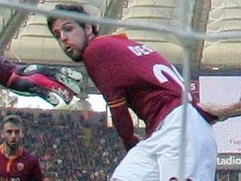 La manata ad Astori costa cara a Destro, tre giornate di squalifica con la prova tv La manata ad Astori costa cara a Destro, tre giornate di squalifica con la prova tv