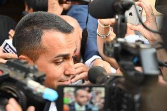 M5S fa quadrato: Stiamo con Di Maio M5S fa quadrato: Stiamo con Di Maio